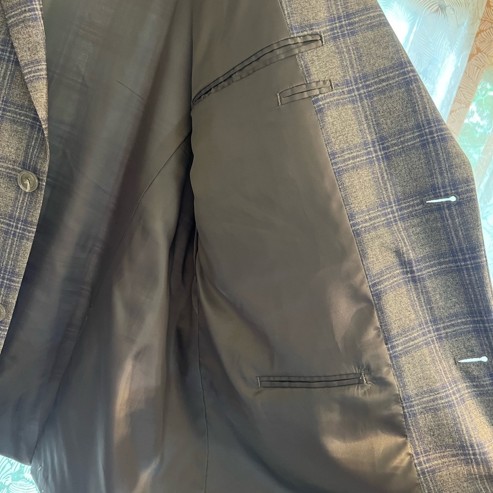 Gray and Blue Plaid Sport Coat with Notch Lapel. Pre-owned. Big & Tall. - Picture 3 of 11